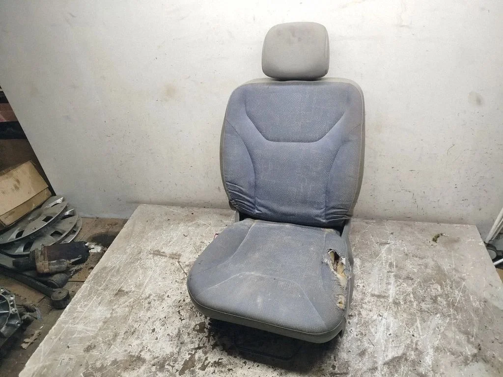 Fotel kierowcy – Opel Vivaro (2001-2014)