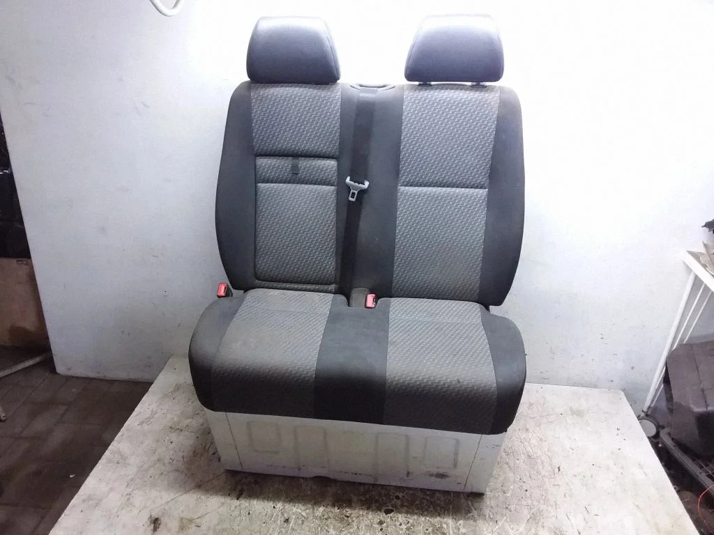 Eesmine kaheistmeline iste – Volkswagen Crafter (2006-2016)