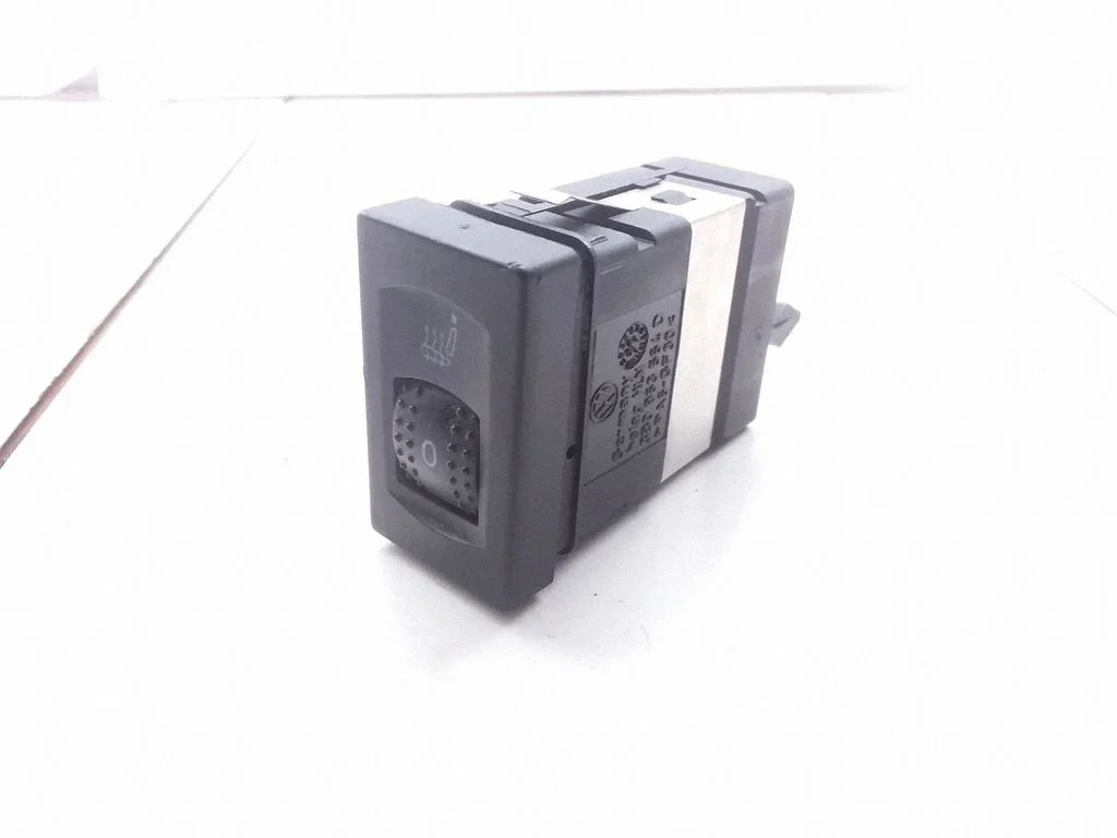 Seat heating switch – Volkswagen Passat B5.5 (2001-2005)