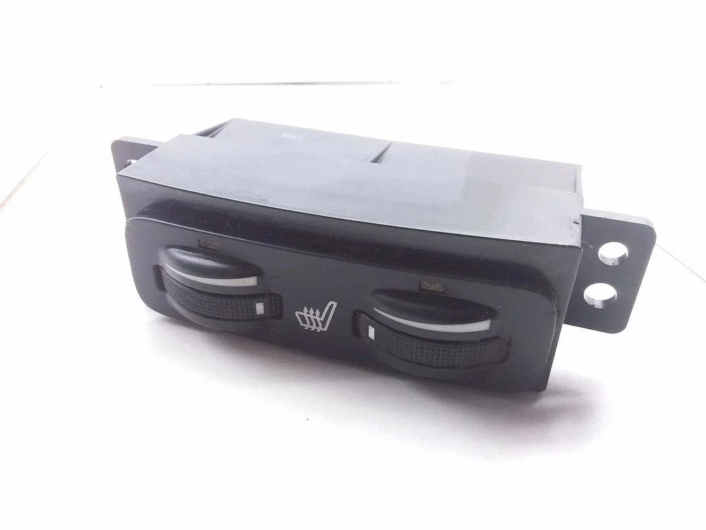Istmesoojenduse lüliti – Toyota Avensis T250 (2003-2006)