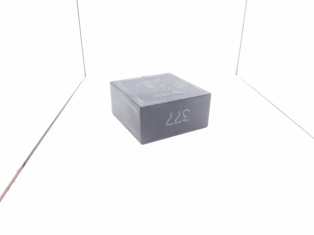Klaasipuhastite relee – Audi A4 S4 B5 8D (1999-2000)