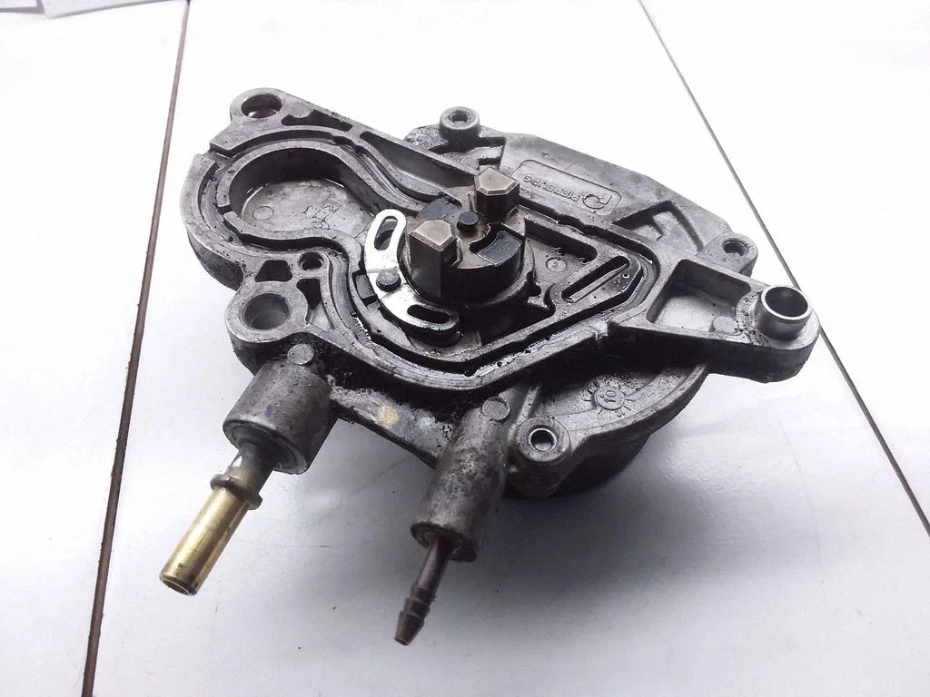 Vacuum pump E2810