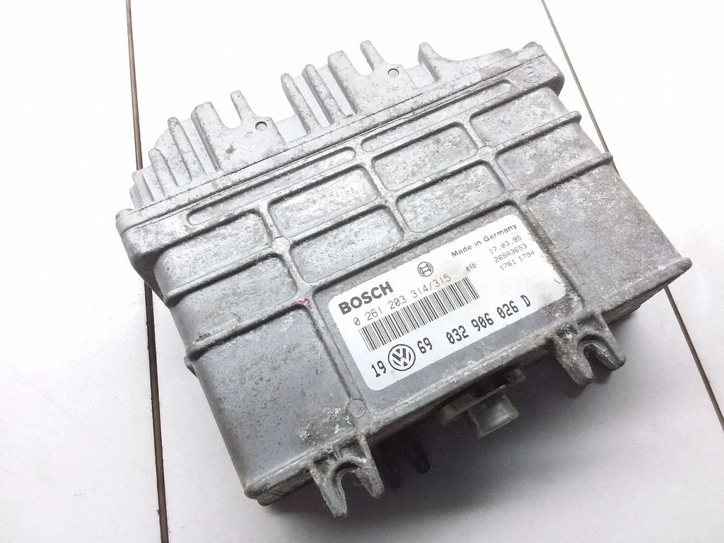 Engine control unit/module – Volkswagen Golf III (1992-1997)