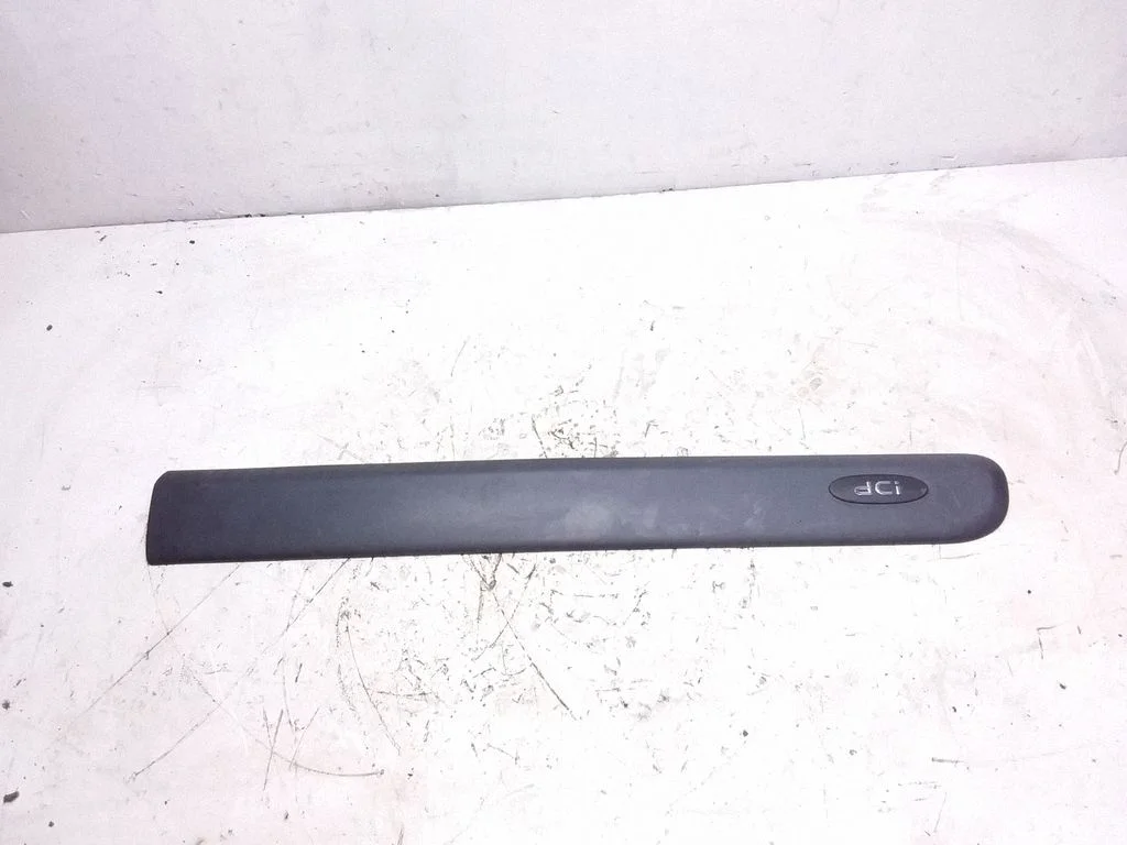 Listwa drzwi przednich 8200038177