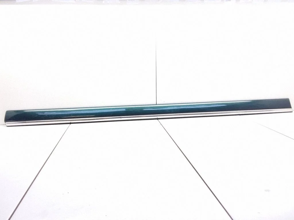Esiukse liist (mold) – Mercedes-Benz C-klass AMG W202 (1993-2000)