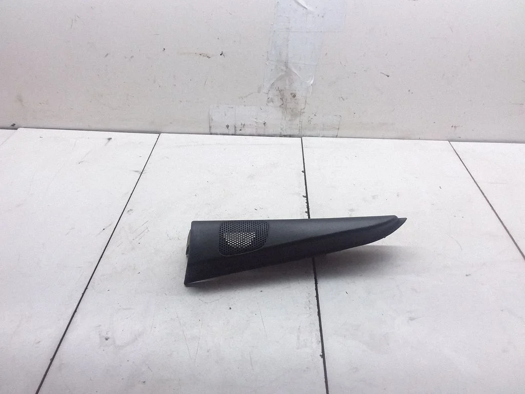 Plastic wing mirror trim cover – Toyota Avensis Verso (2001-2009)