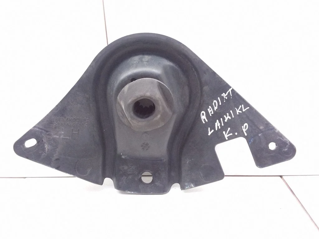 Radiatoru paneļa kronšteins YR838K007BA