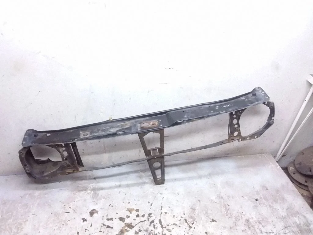 Radiatoru paneļa augšējā daļa – Volkswagen Golf II (1984-1991)