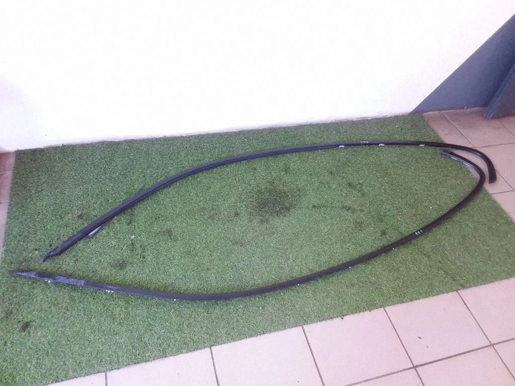 Katuse liist „molding" – BMW 1-seeria E81 E87 (2004-2011)
