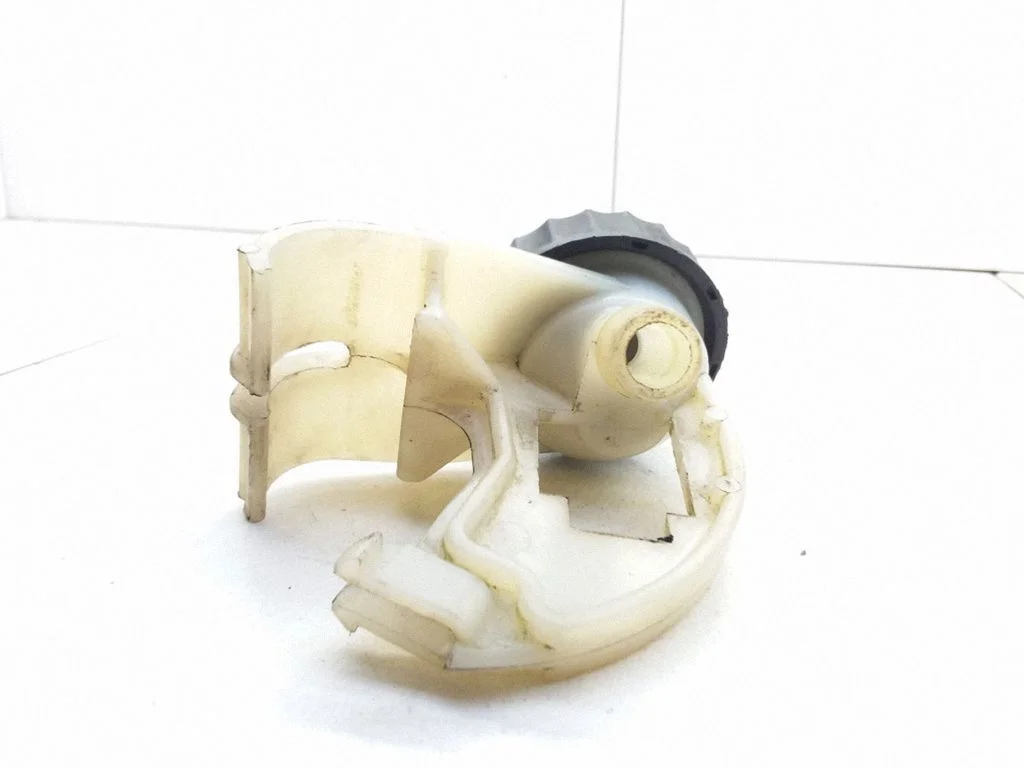 Clutch fluid reservoir/tank