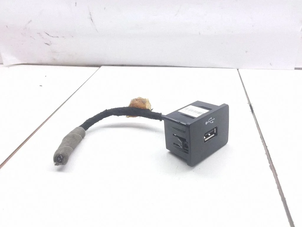 USB socket connector – Ford Transit Custom (2013-2023)