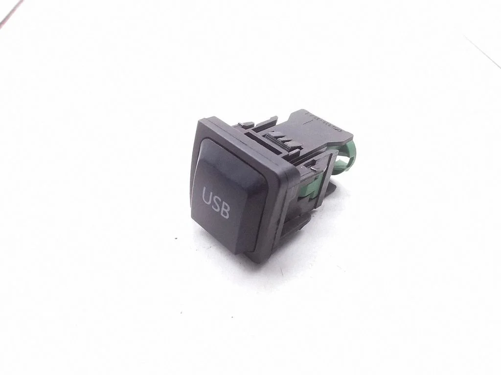 USB socket connector – Volkswagen Jetta V (2005-2010)