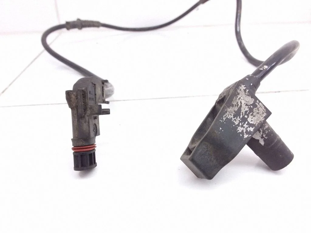 Brake pads wear sensor – Mercedes-Benz E-Class W210 (1995-2002)