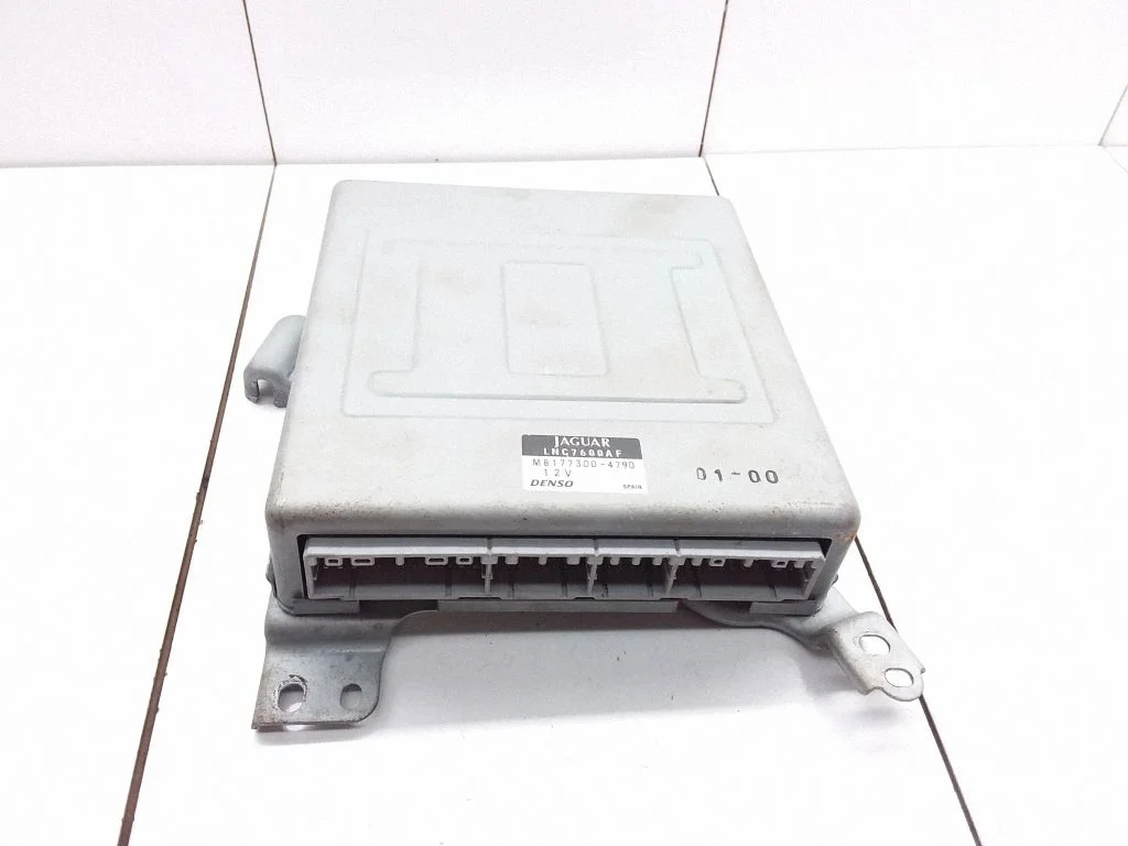 Air conditioning/heating control unit – Jaguar XJ X308 (1998-2002)