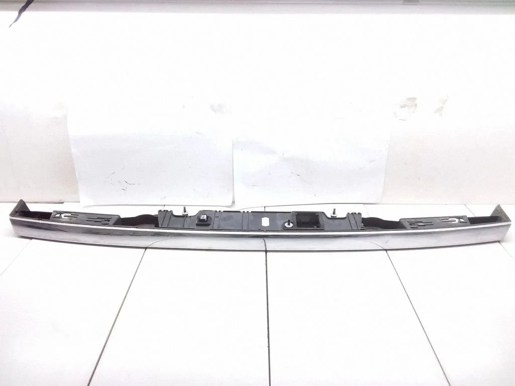 Trunk door license plate light bar – BMW 7 Series F01 F02 F03 F04 (2008-2016)