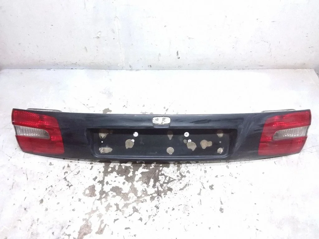 Tagaluugi numbrivalgustuse liist – Volvo S40, V40 (1995-2004)