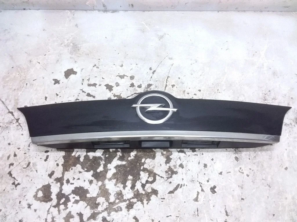 Trunk door license plate light bar 13268683