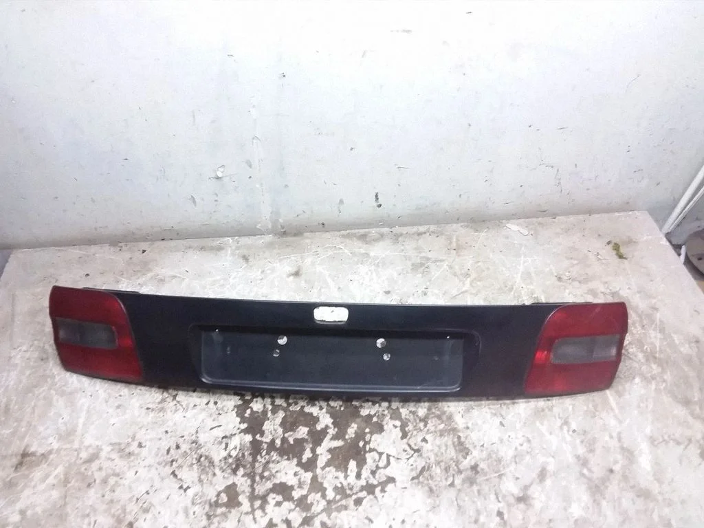 Tagaluugi numbrivalgustuse liist – Volvo S40, V40 (1995-2004)