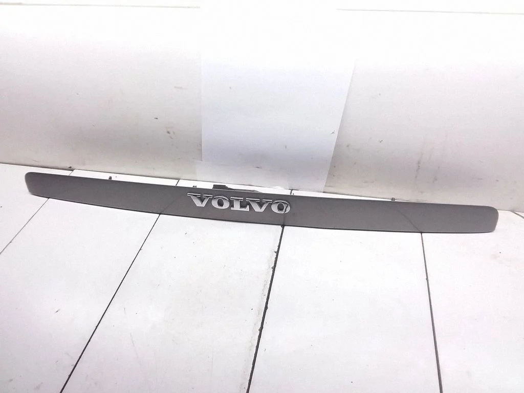 Trunk door license plate light bar – Volvo V50 (2004-2007)