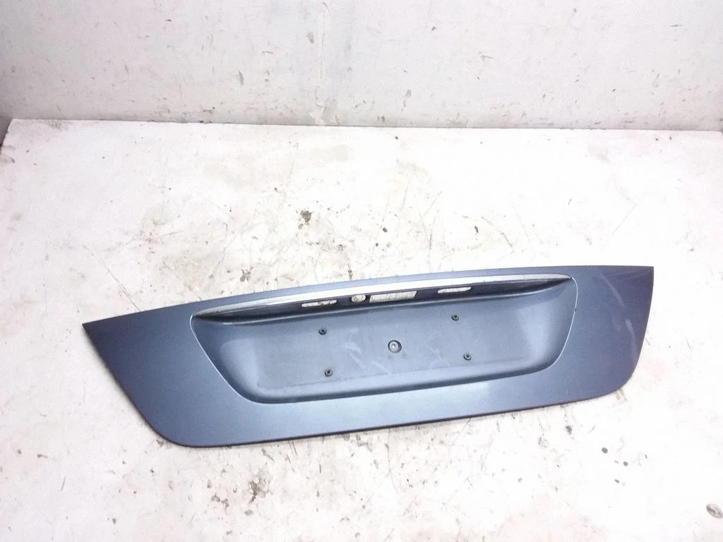 Trunk door license plate light bar – Mercedes-Benz E-Class W211 (2002-2009)