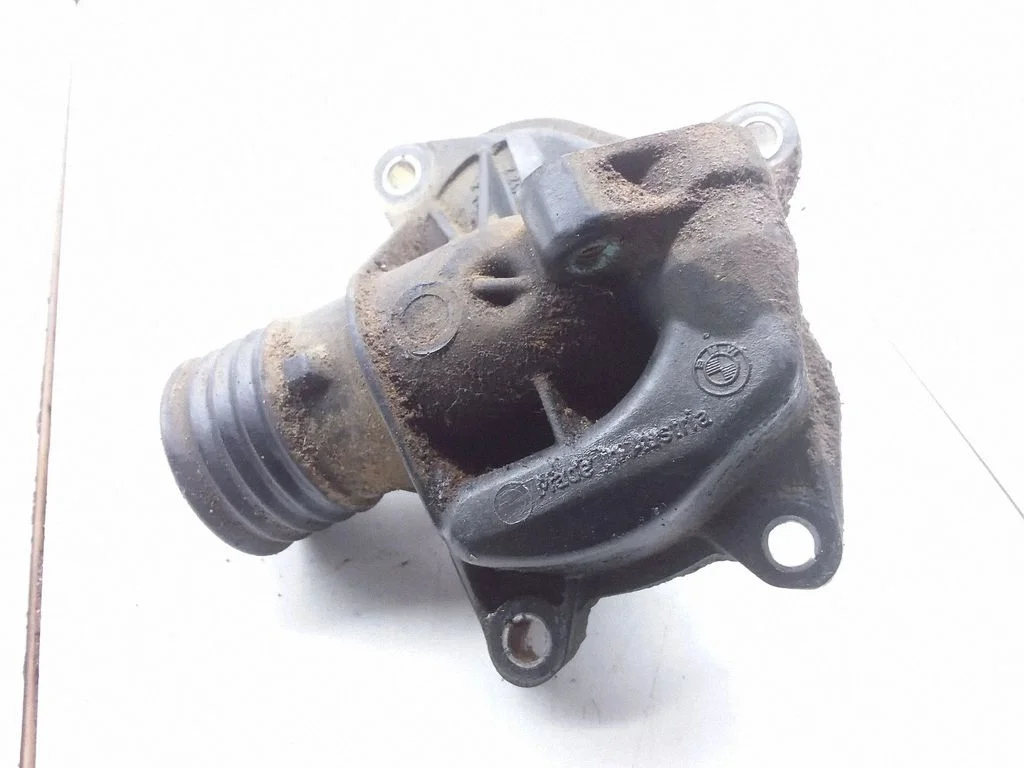 Thermostat housing