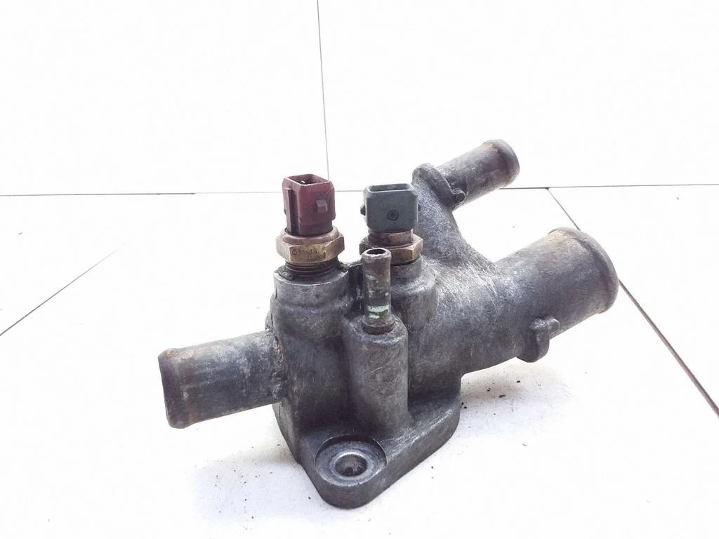 Thermostat housing