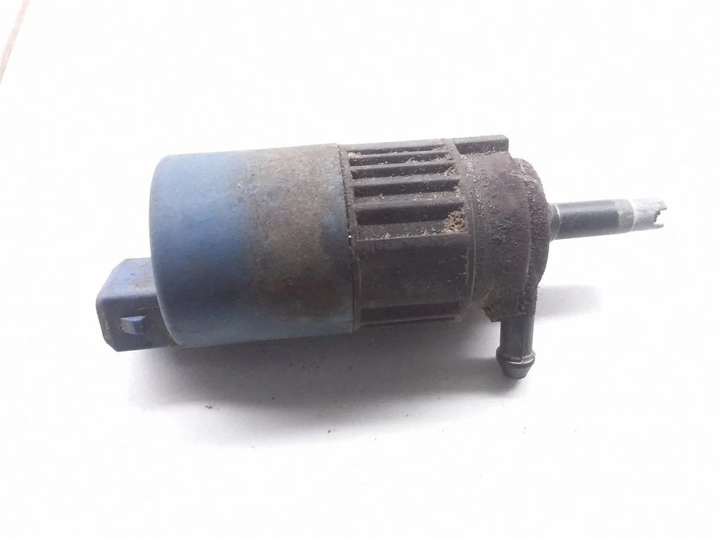 Klaasipesuvedeliku pump (klaaside) – Volvo S40, V40 (1995-2004)