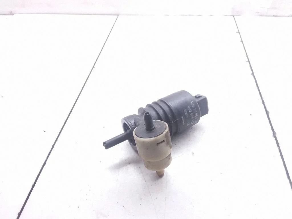Windscreen/windshield washer pump – Opel Meriva A (2003-2010)