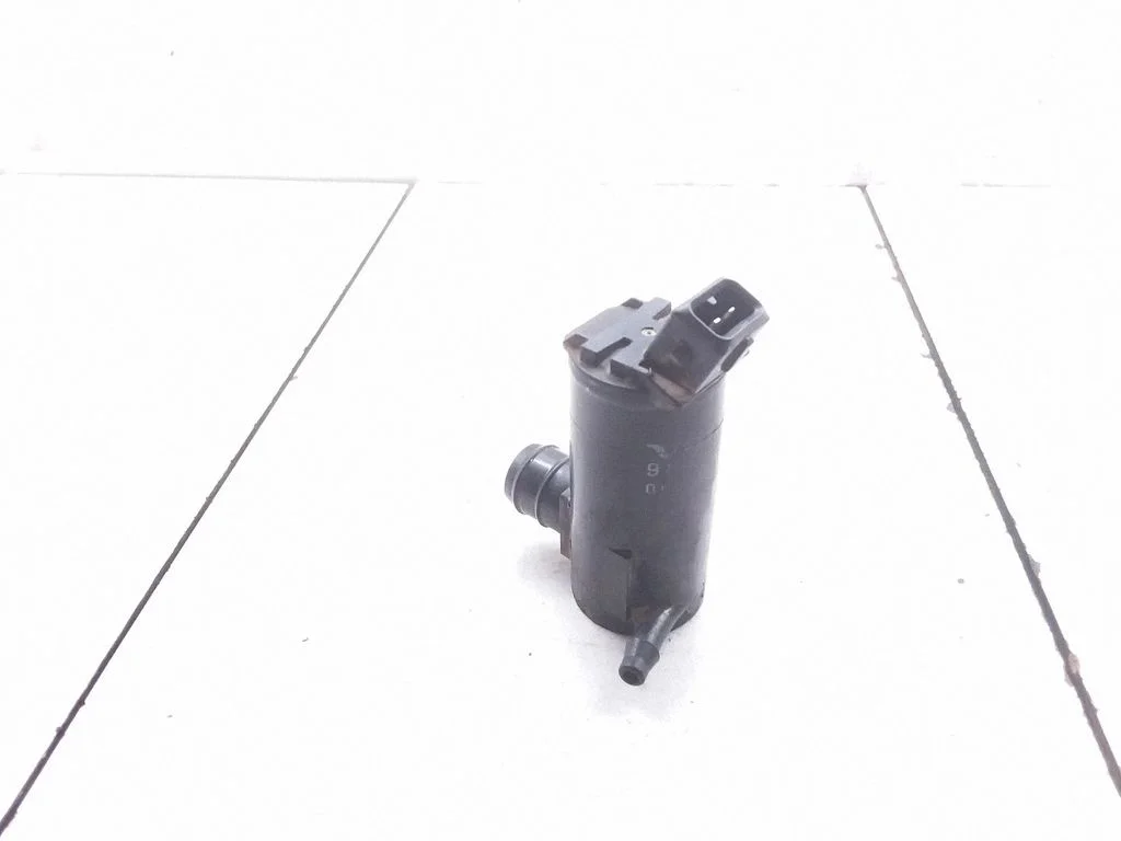 Klaasipesuvedeliku pump (klaaside) – Volvo S60 (2001-2004)
