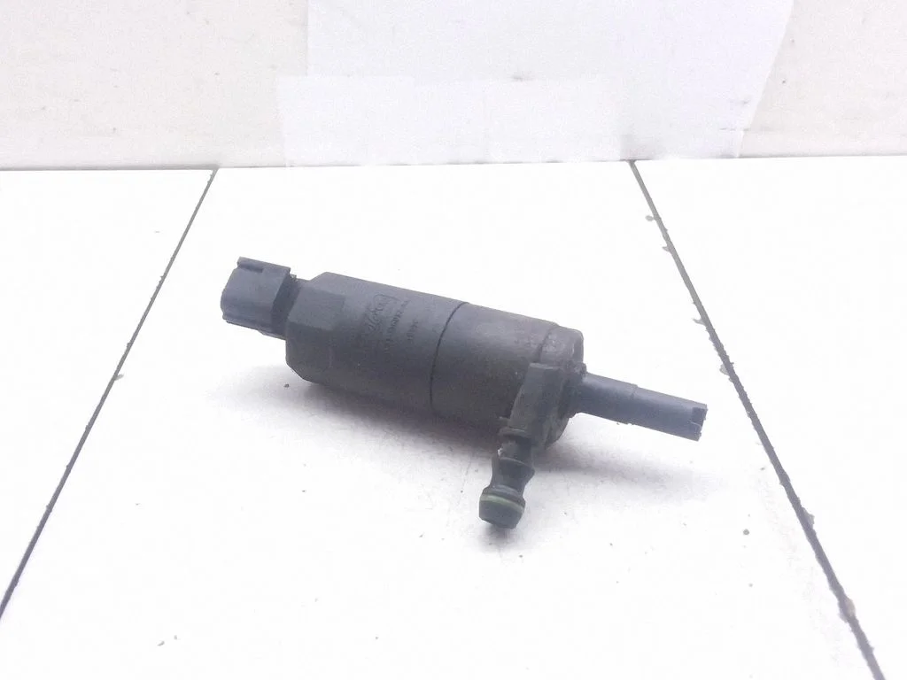 Windscreen/windshield washer pump – Volvo V50 (2004-2007)