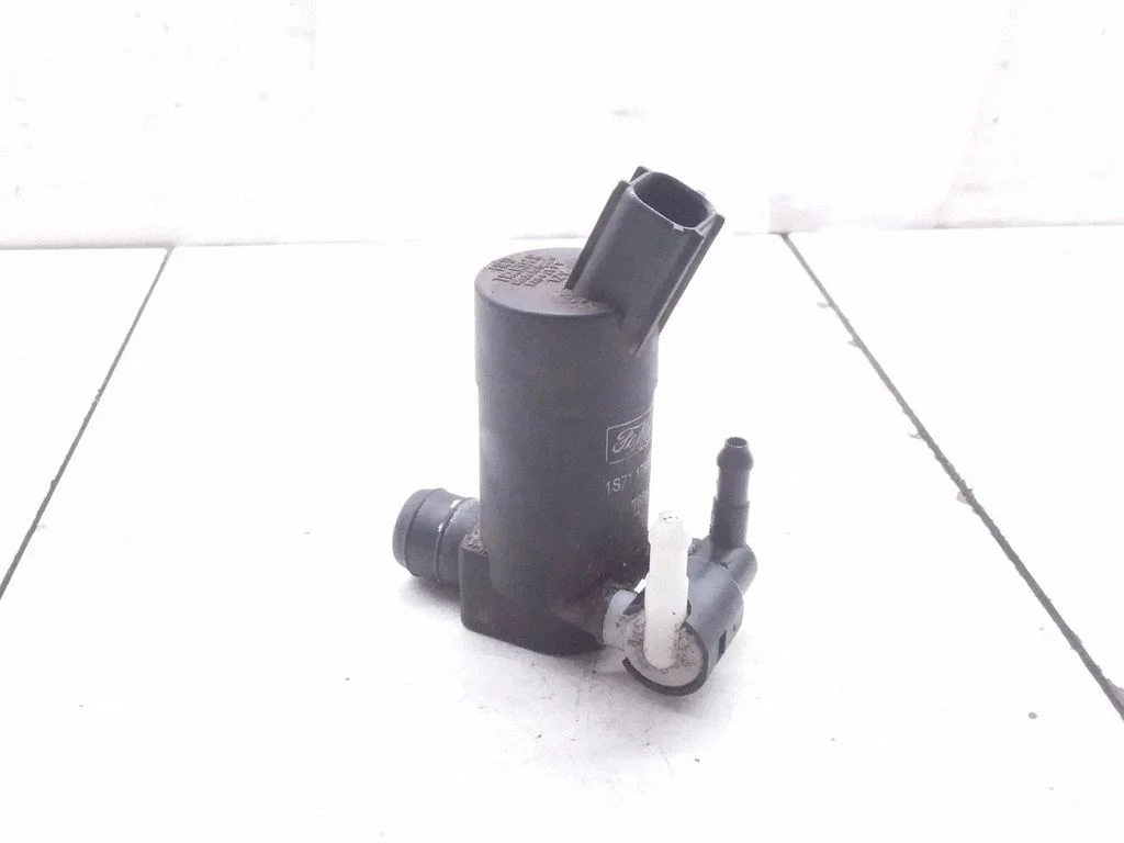 Windscreen/windshield washer pump – Volvo V50 (2004-2007)