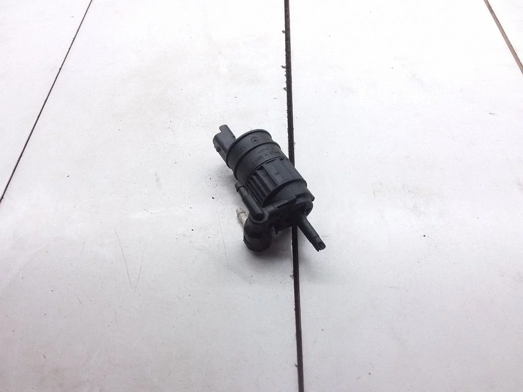 Logu mazgāšanas šķidruma sūknis (stiklu) – Nissan Almera N16 (2000-2010)