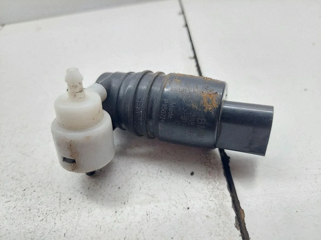 Windscreen/windshield washer pump – BMW X1 E84 (2009-2015)