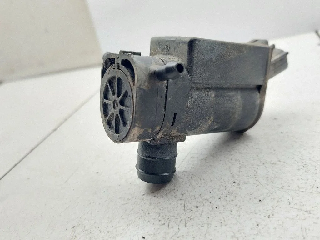 Klaasipesuvedeliku pump (klaaside) – Toyota Corolla Verso E121 (2001-2004)