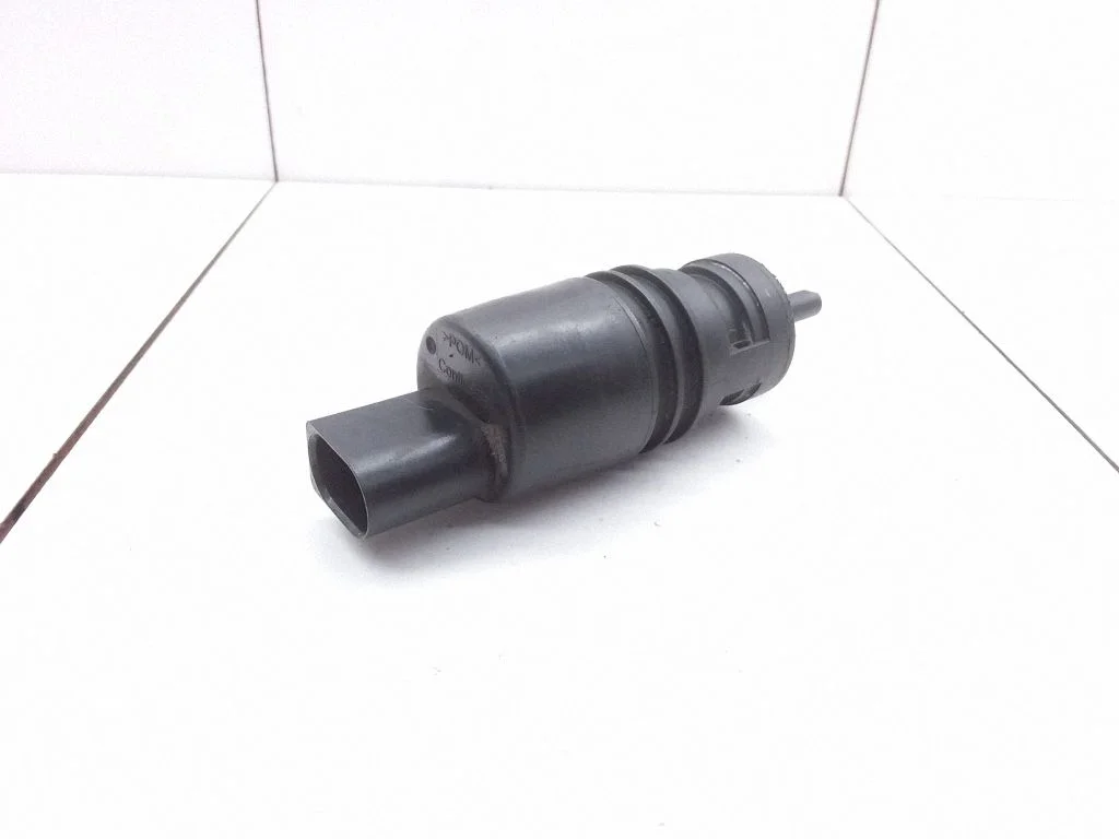 Windscreen/windshield washer pump – Volkswagen Crafter (2006-2016)