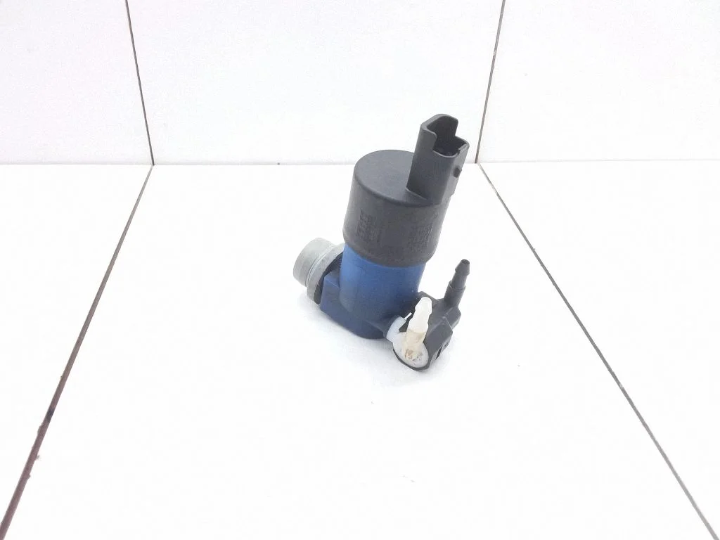 Windscreen/windshield washer pump – Renault Clio III (2005-2012)