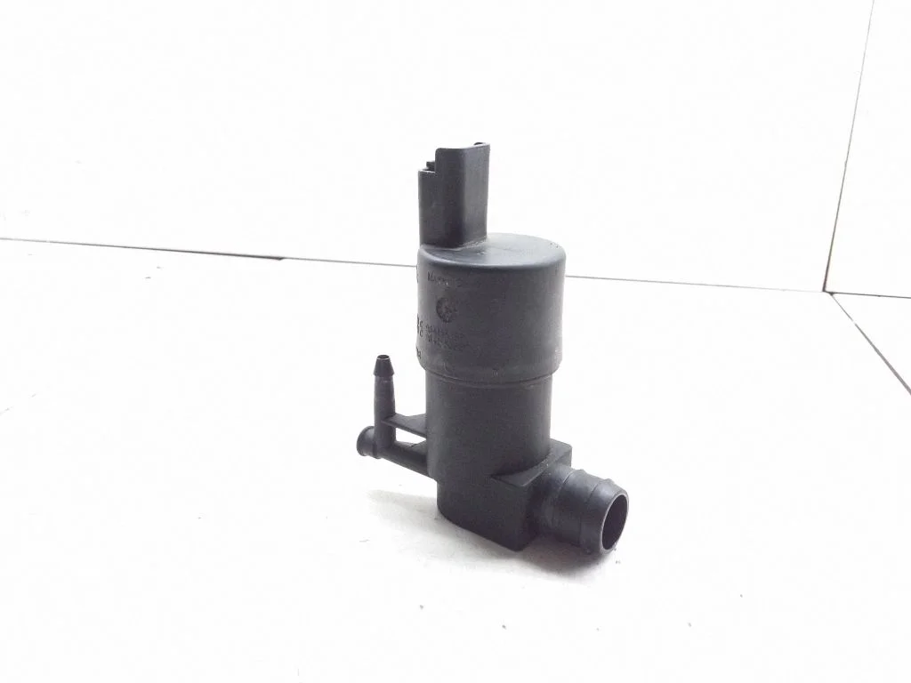 Windscreen/windshield washer pump – Renault Master III (2010-2024)