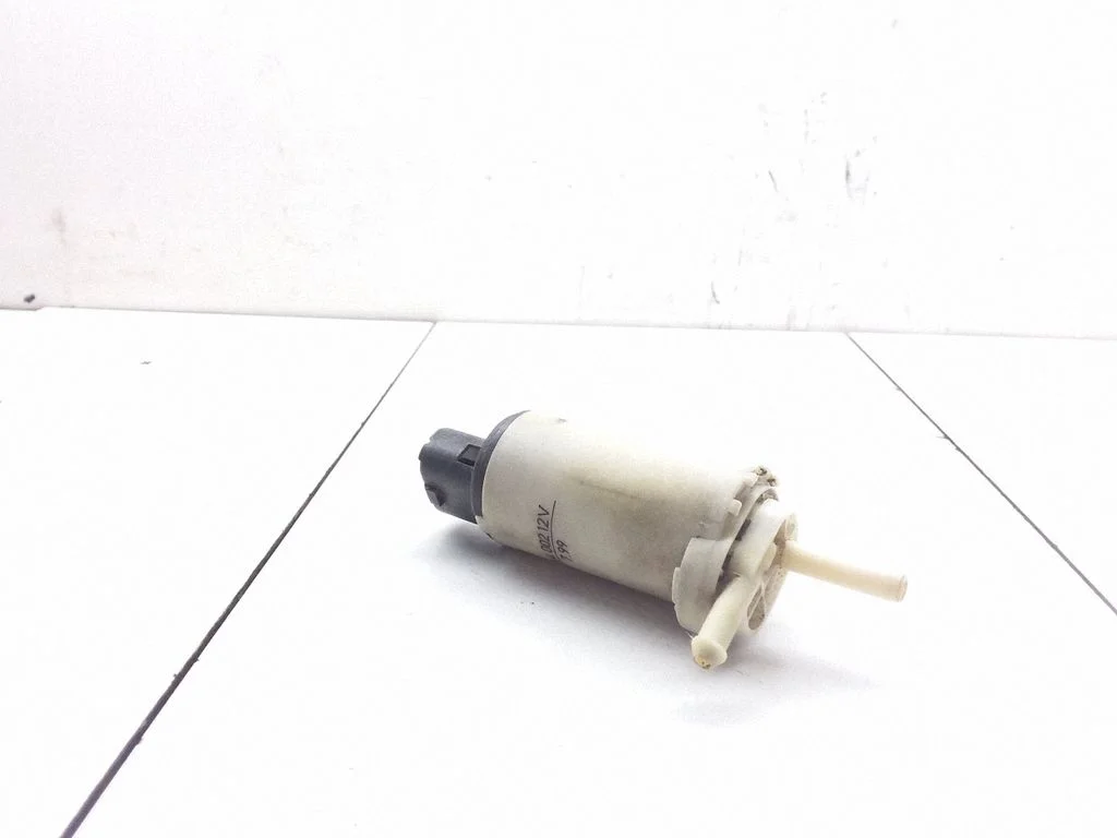 Windscreen/windshield washer pump – Volvo S70 V70 V70 XC (1997-2000)