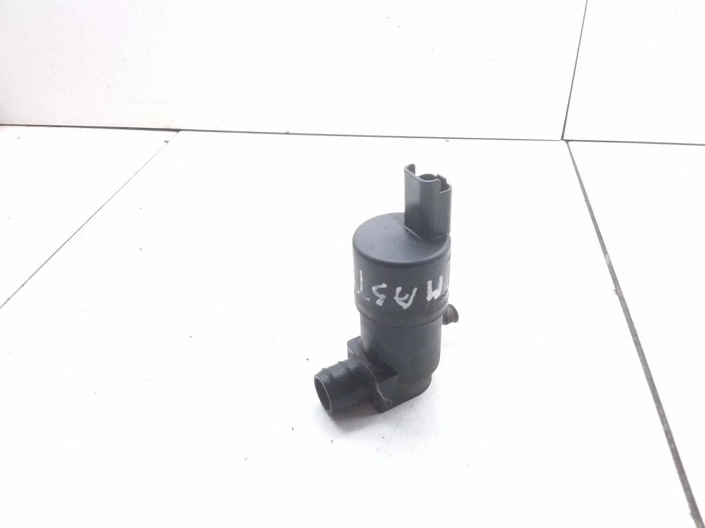 Windscreen/windshield washer pump – Renault Master III (2010-2024)