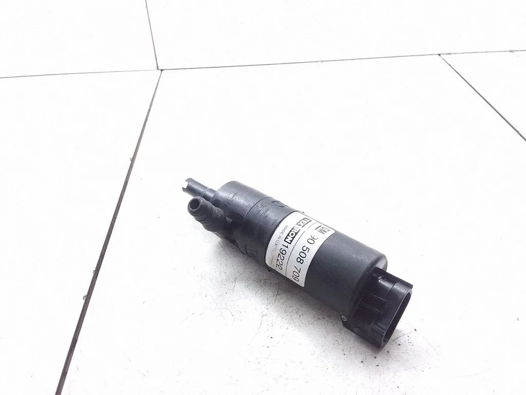 Windscreen/windshield washer pump – Opel Vectra B (1996-2002)