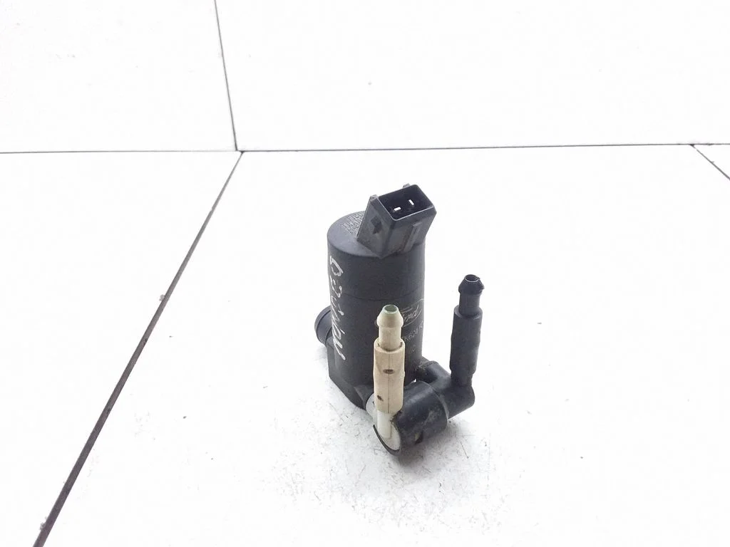 Klaasipesuvedeliku pump (klaaside) – Ford Mondeo Mk III (2000-2007)