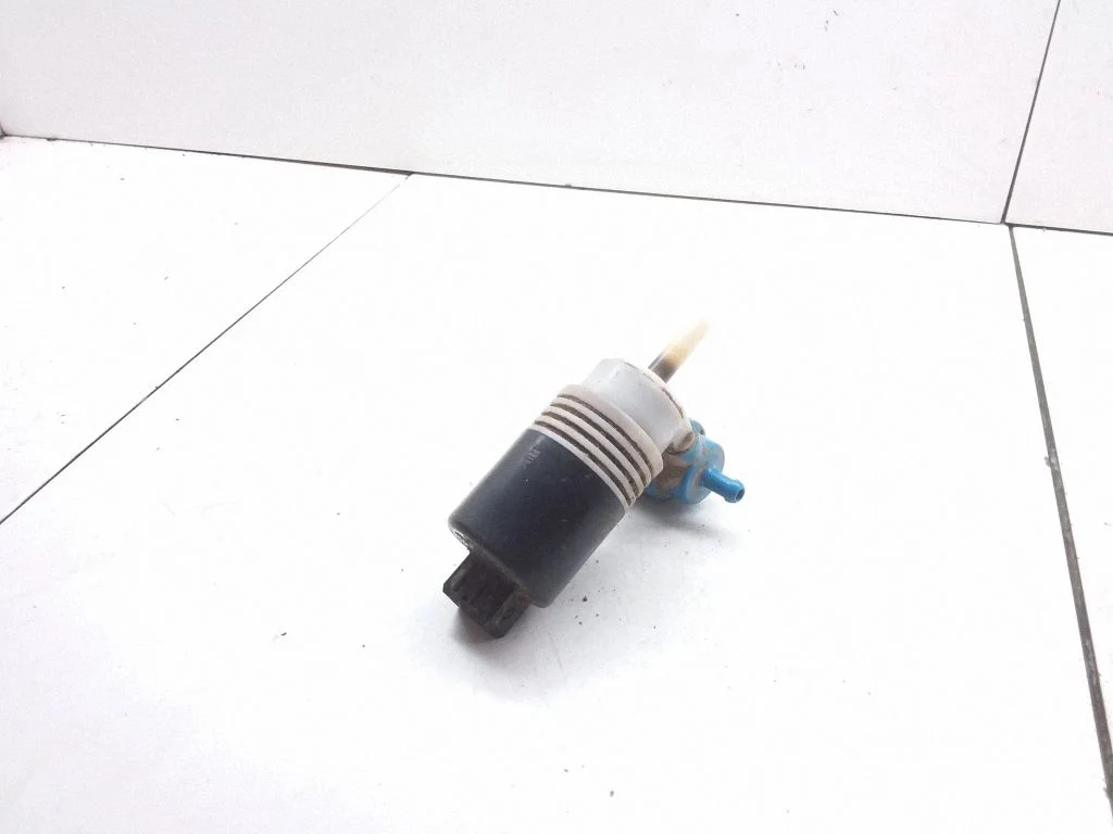 Klaasipesuvedeliku pump (klaaside) – Volkswagen Passat B3 (1988-1993)