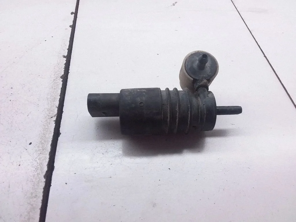 Klaasipesuvedeliku pump (klaaside) – Audi A4 S4 B6 8E 8H (2001-2005)