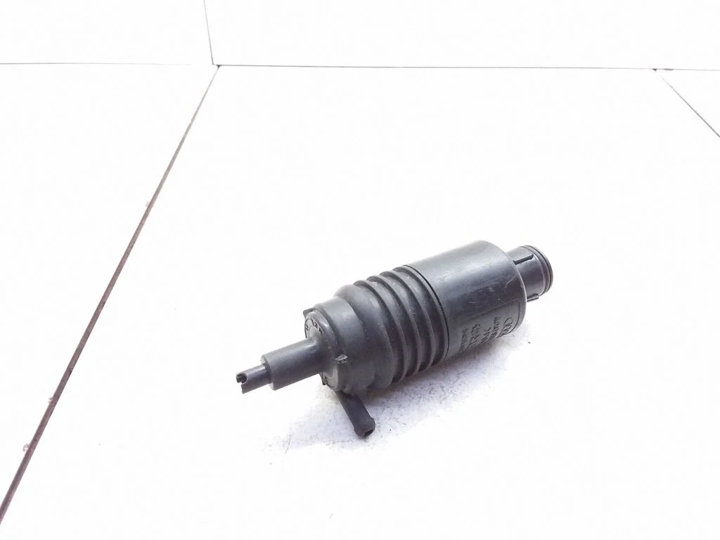 Windscreen/windshield washer pump – Audi 100 S4 C4 (1990-1995)