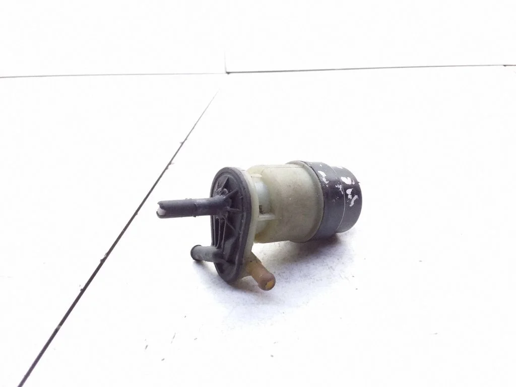 Pompka spryskiwacza szyb – Opel Corsa B (1993-2000)