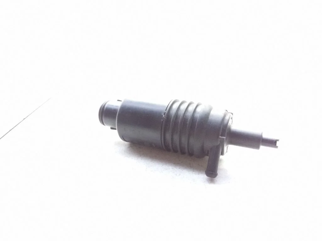 Windscreen/windshield washer pump – Audi A6 S6 C4 4A (1994-1997)