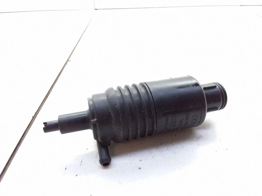 Windscreen/windshield washer pump – Audi A4 S4 B5 8D (1994-1999)