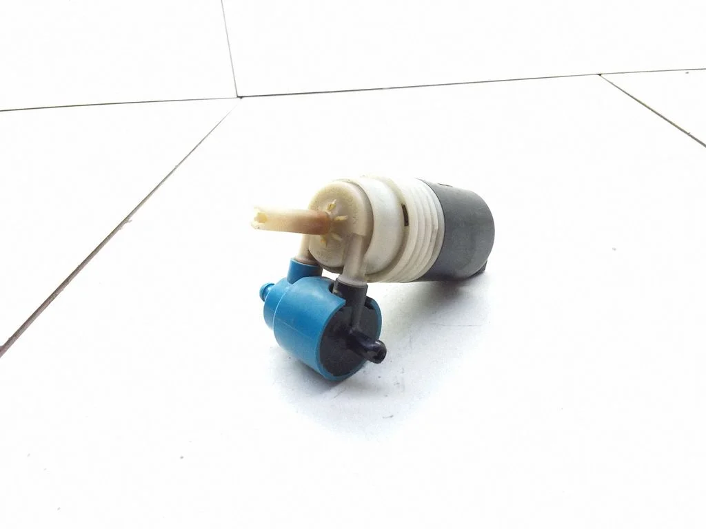 Klaasipesuvedeliku pump (klaaside) – Volkswagen Passat B4 (1994-1996)