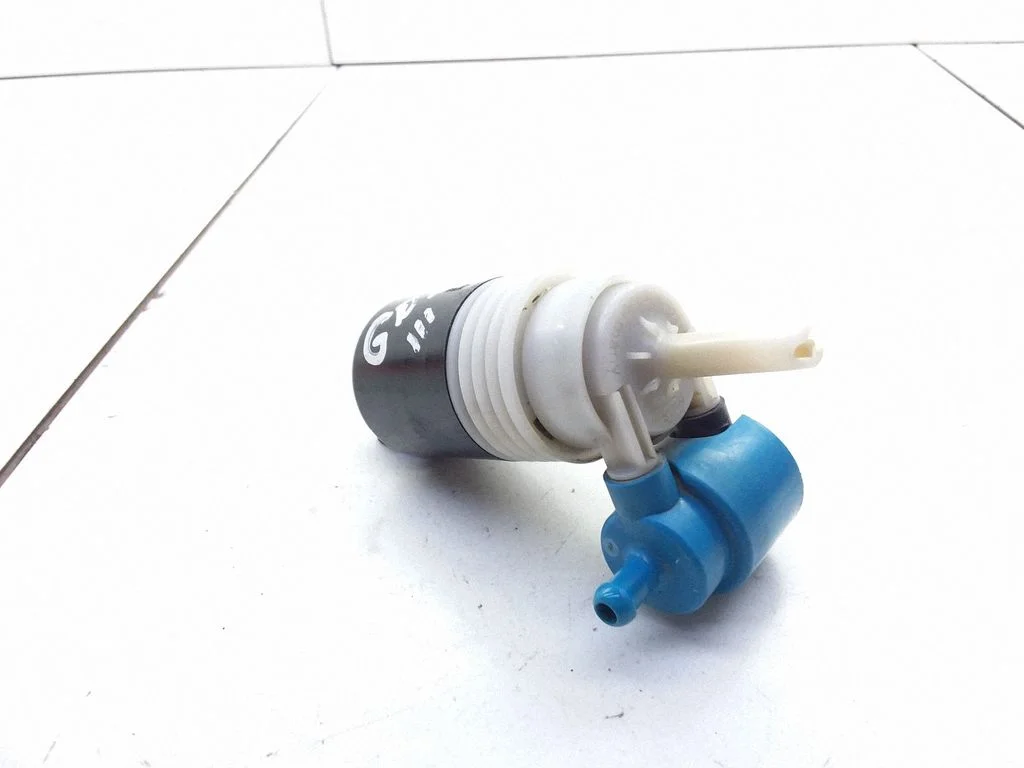 Klaasipesuvedeliku pump (klaaside) – Volkswagen Golf III (1992-1997)