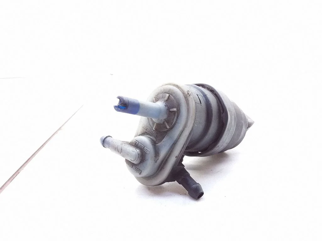 Windscreen/windshield washer pump – Opel Meriva A (2003-2010)